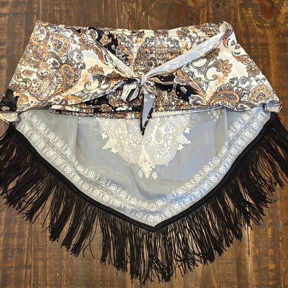 Daytrip Black and White Asymmetrical Paisley Skirt - Picture 3 of 3